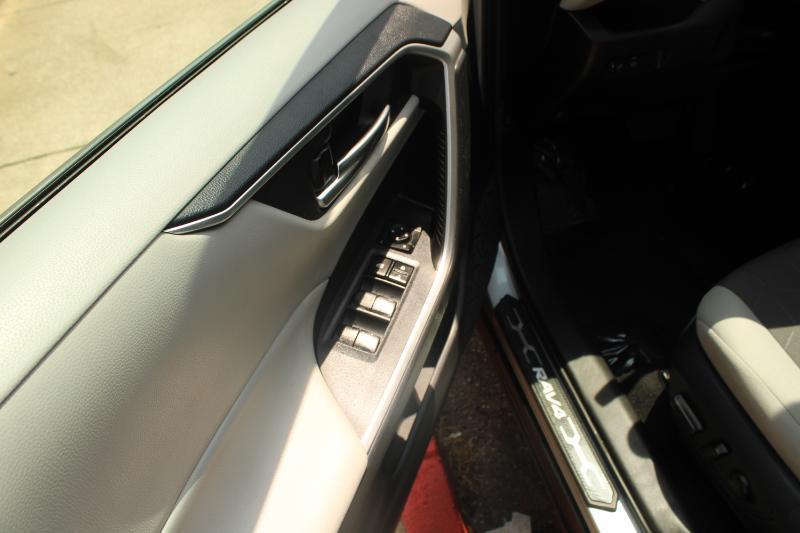 Toyota RAV4 Hybrid XLE AWD (Natl) 2021