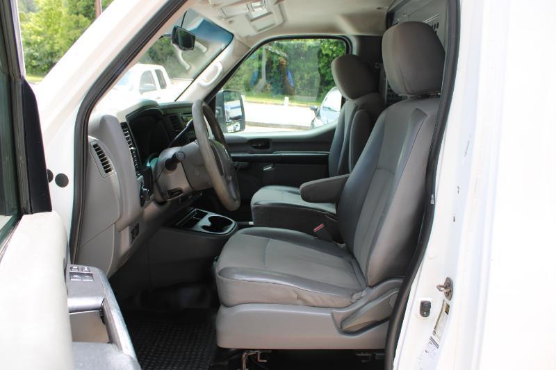 Nissan NV Standard Roof 2500 V8 S 2016