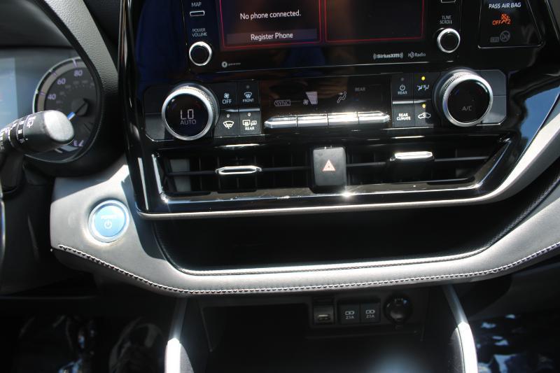 Toyota Highlander Hybrid LE AWD (Natl) 2021
