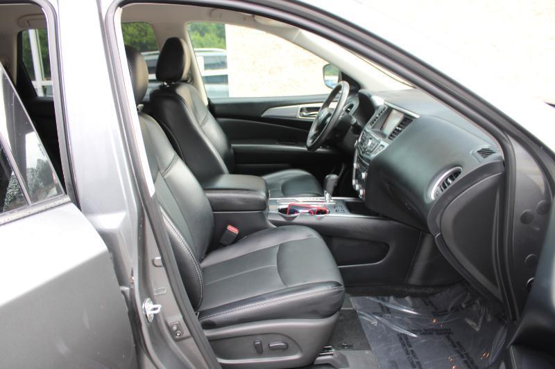 Nissan Pathfinder FWD SL 2020