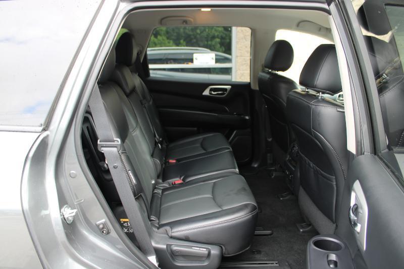 Nissan Pathfinder FWD SL 2020