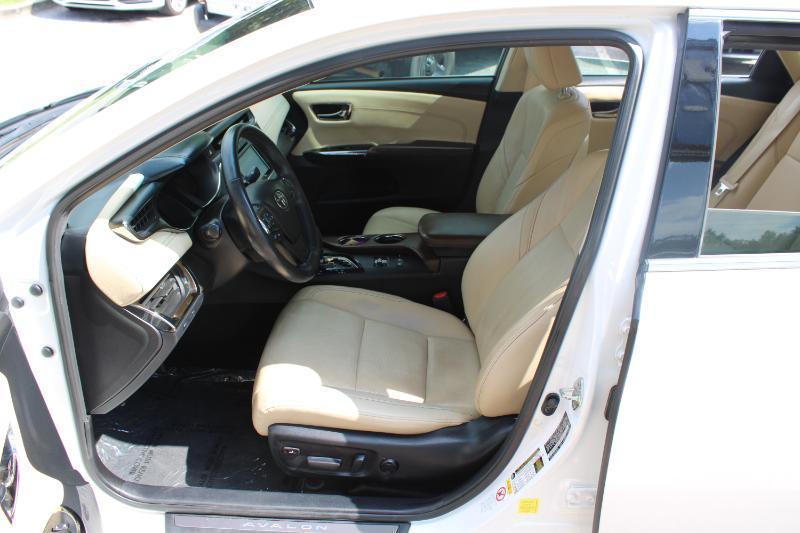 Toyota Avalon Hybrid Limited (Natl) 2017