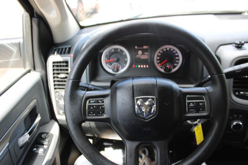 RAM 1500 4WD Reg Cab 140.5" Tradesman 2015