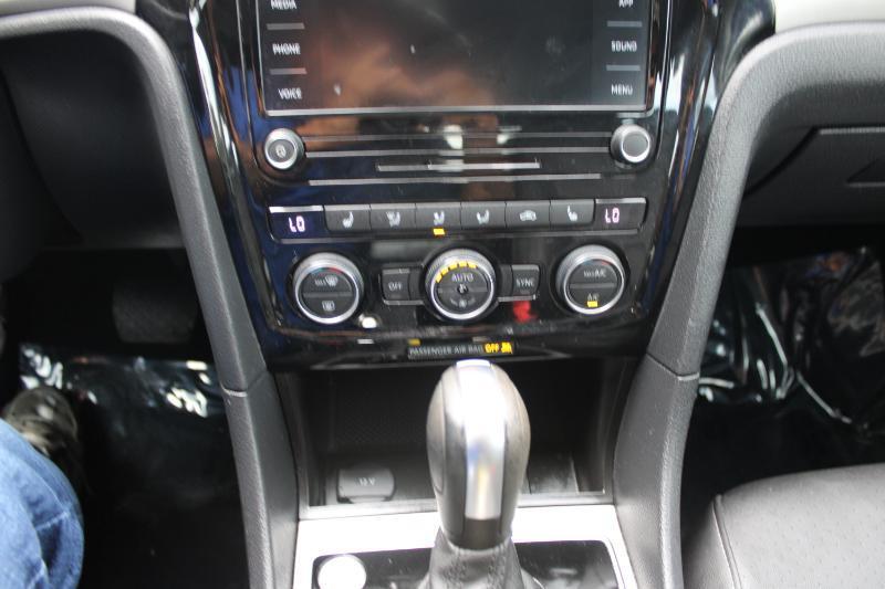 Volkswagen Passat 2.0T SE Auto 2021