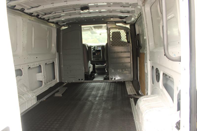 Nissan NV Cargo NV2500 HD Standard Roof V6 S 2021