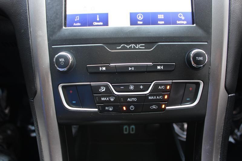 Ford Fusion SE FWD 2020