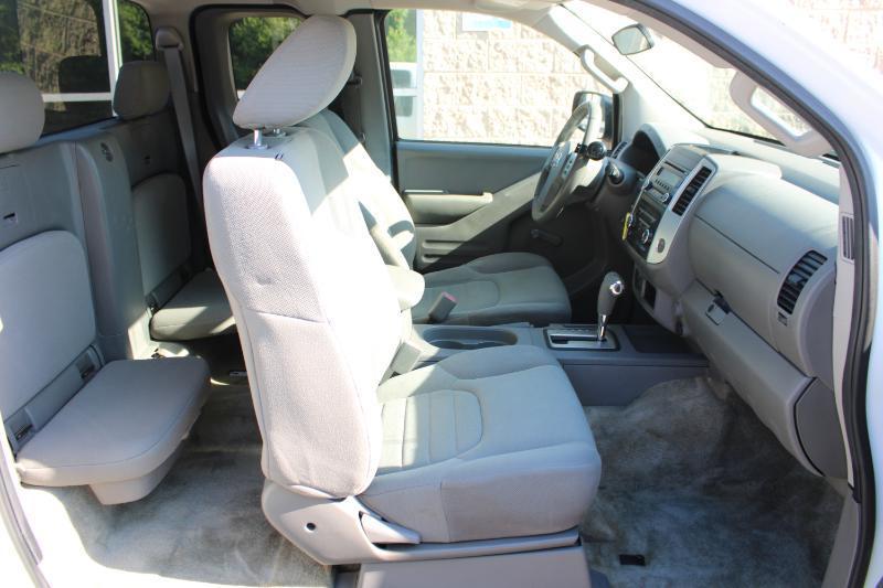 Nissan Frontier 2WD King Cab I4 Auto SV 2016