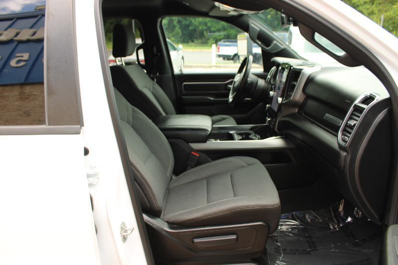RAM 1500 Big Horn 4x4 Crew Cab 6'4" Box 2024