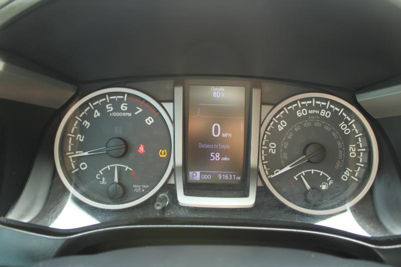Toyota Tacoma 2WD SR5 Double Cab 6' Bed AT (Natl) 2019