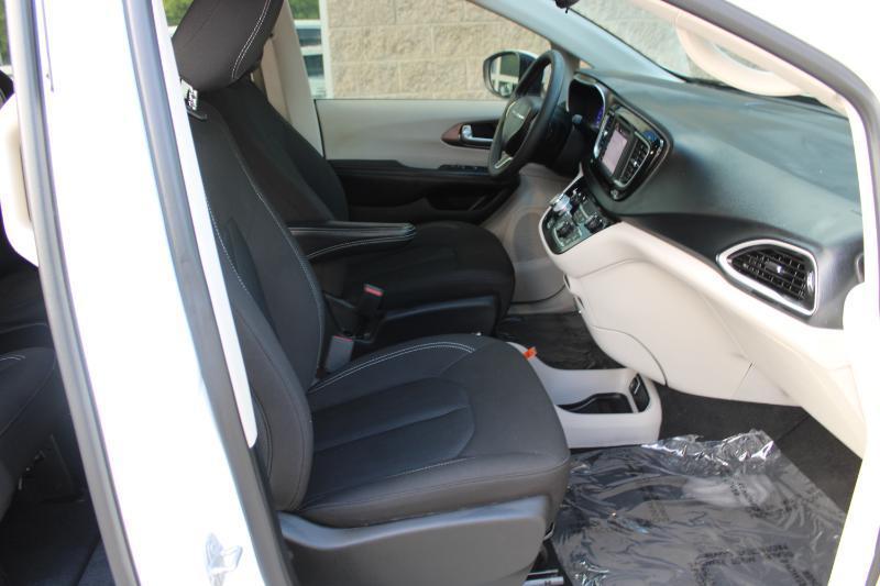 Chrysler Voyager LX FWD 2023
