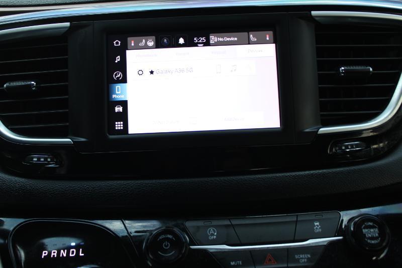 Chrysler Voyager LX FWD 2023