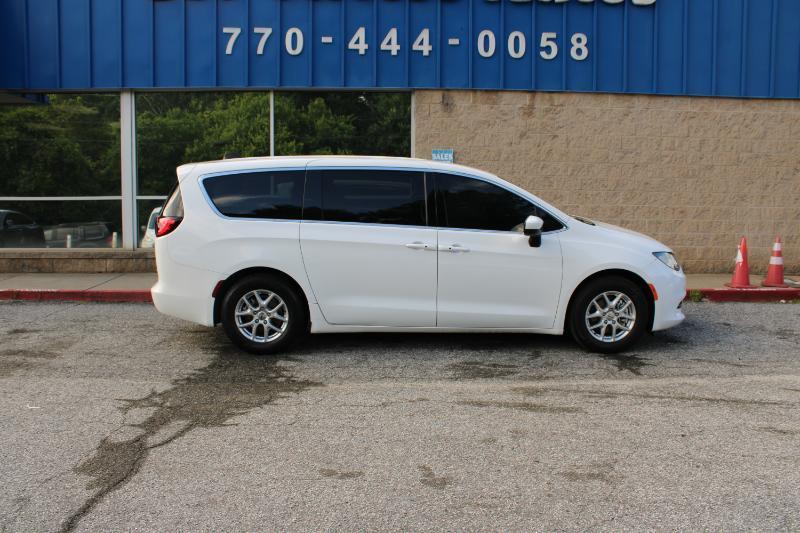 Chrysler Voyager LX FWD 2023
