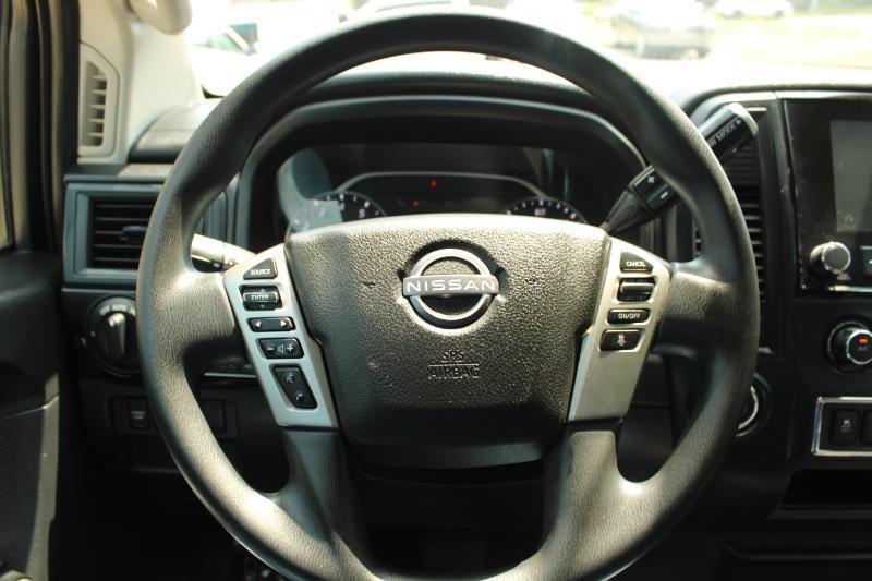 Nissan Titan 4x2 Crew Cab SV 2023