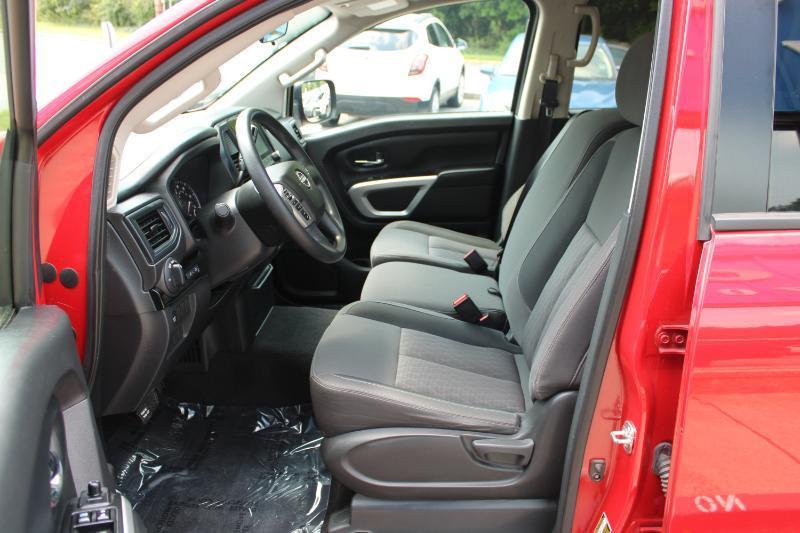 Nissan Titan 4x2 Crew Cab SV 2023