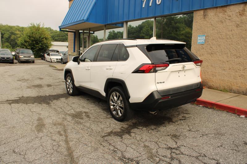 Toyota RAV4 XLE Premium FWD (Natl) 2020