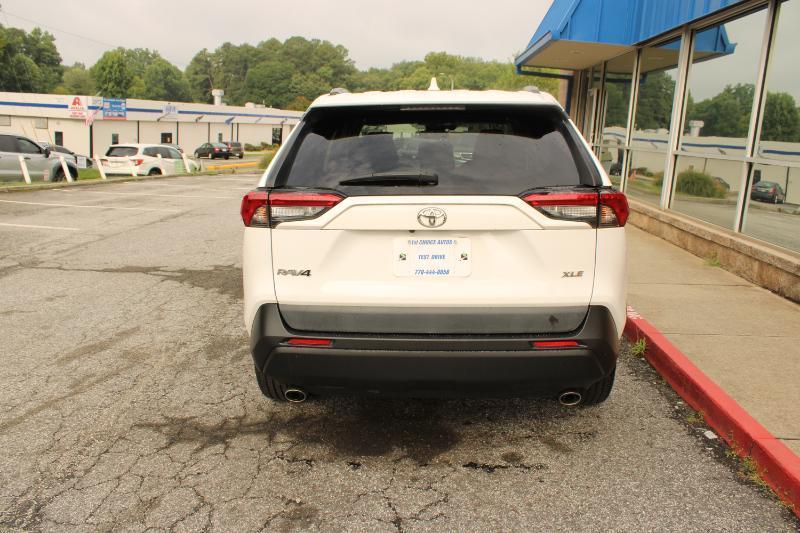 Toyota RAV4 XLE Premium FWD (Natl) 2020