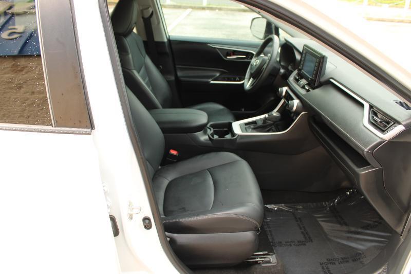 Toyota RAV4 XLE Premium FWD (Natl) 2020