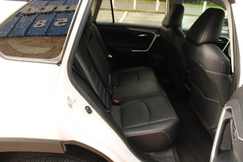 Toyota RAV4 XLE Premium FWD (Natl) 2020