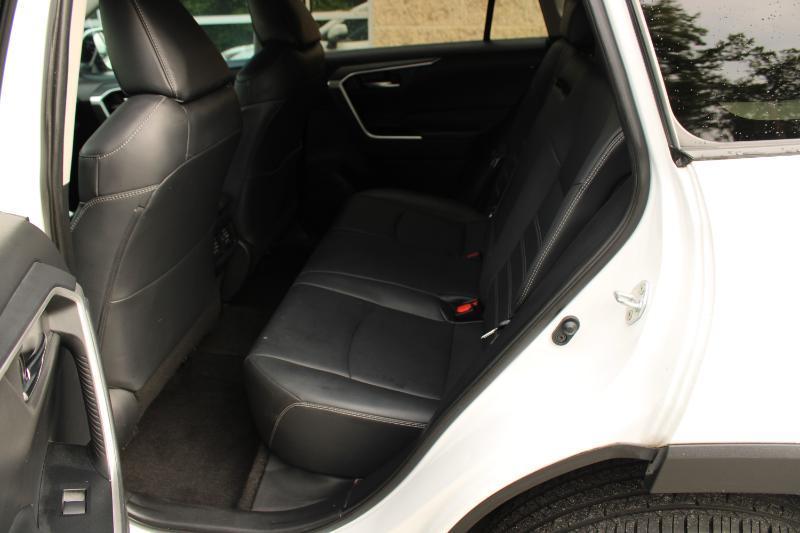 Toyota RAV4 XLE Premium FWD (Natl) 2020
