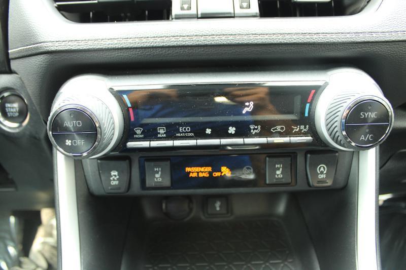 Toyota RAV4 XLE Premium FWD (Natl) 2020