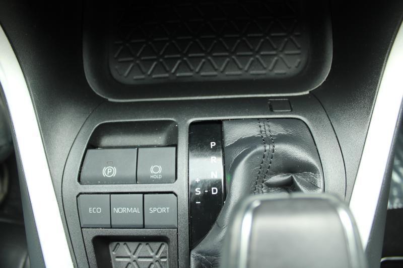 Toyota RAV4 XLE Premium FWD (Natl) 2020