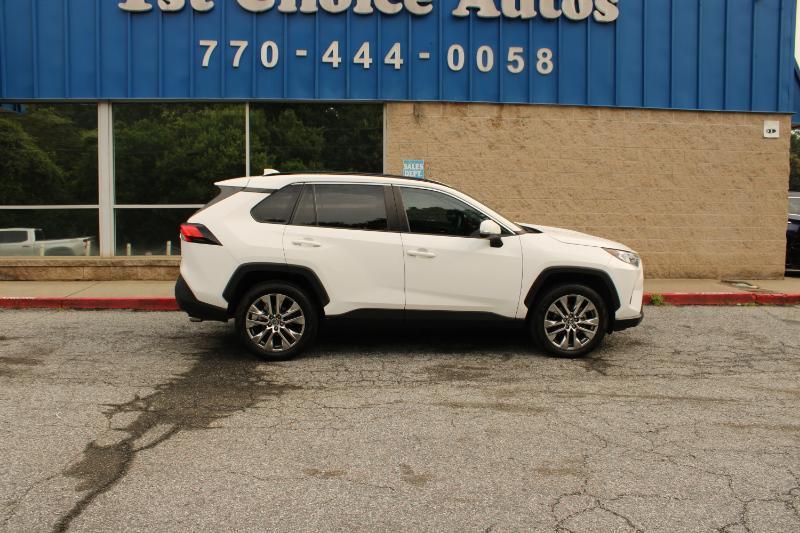 Toyota RAV4 XLE Premium FWD (Natl) 2020