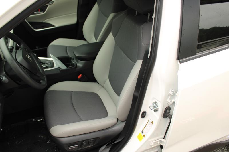 Toyota RAV4 Hybrid XLE AWD (Natl) 2023