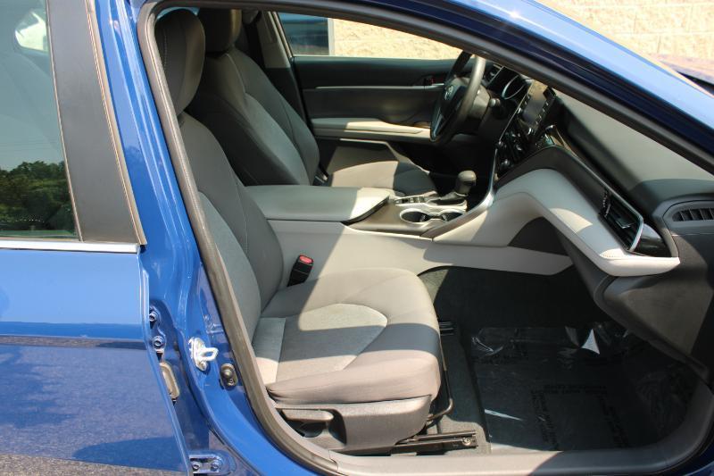 Toyota Camry Hybrid LE CVT (Natl) 2023