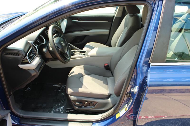 Toyota Camry Hybrid LE CVT (Natl) 2023