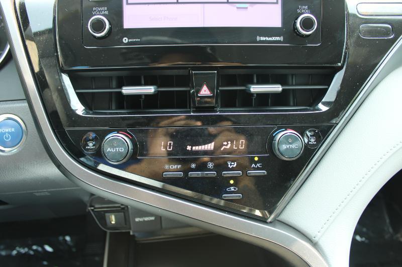 Toyota Camry Hybrid LE CVT (Natl) 2023