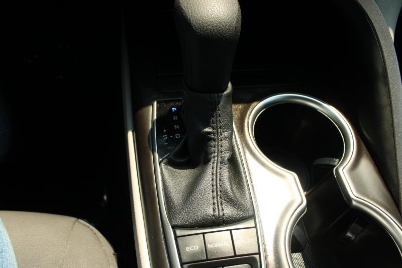 Toyota Camry Hybrid LE CVT (Natl) 2023