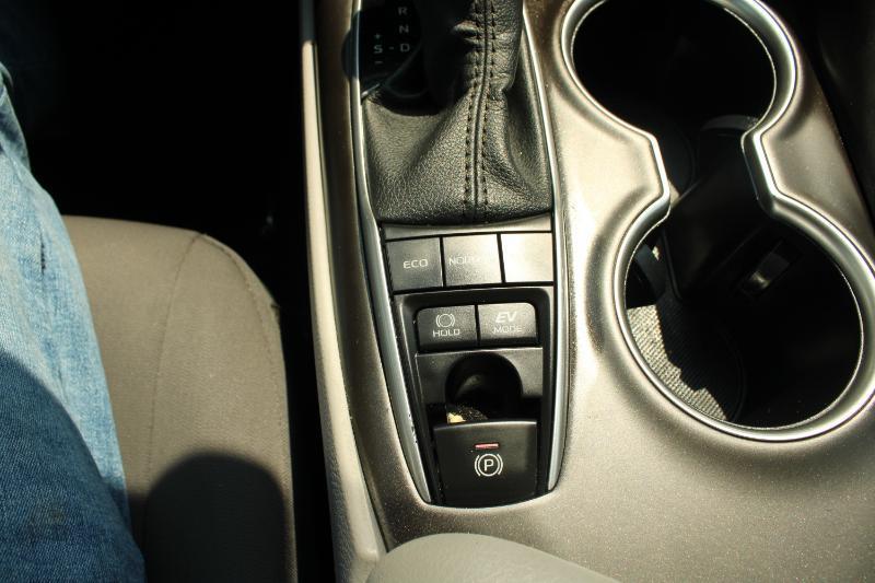 Toyota Camry Hybrid LE CVT (Natl) 2023