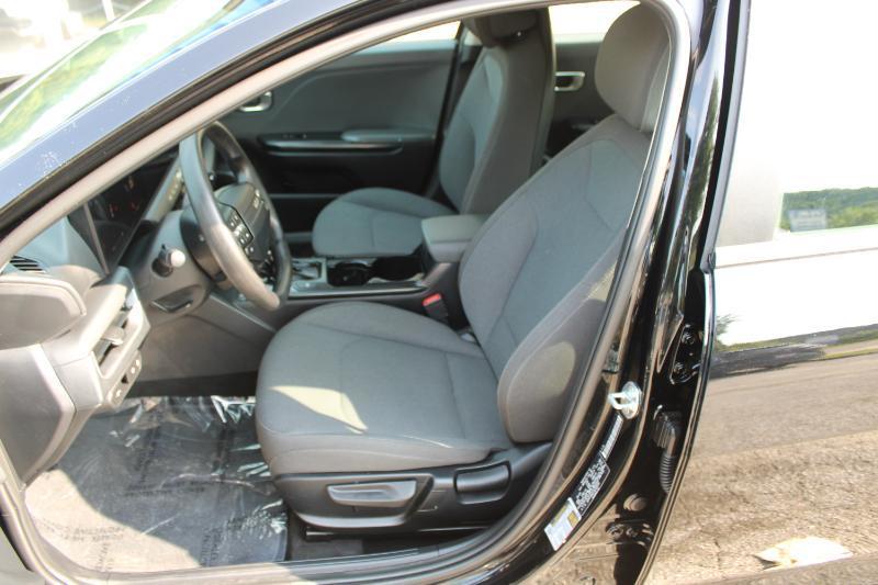 Kia K4 LXS FWD 2025