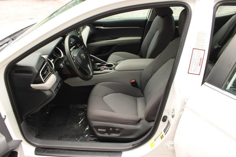 Toyota Camry Hybrid LE CVT (Natl) 2022