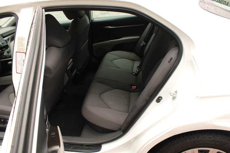 Toyota Camry Hybrid LE CVT (Natl) 2022