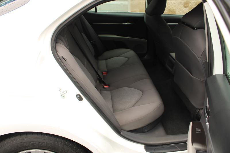 Toyota Camry Hybrid LE CVT (Natl) 2022