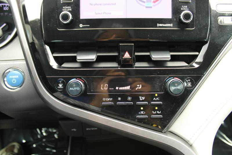 Toyota Camry Hybrid LE CVT (Natl) 2022