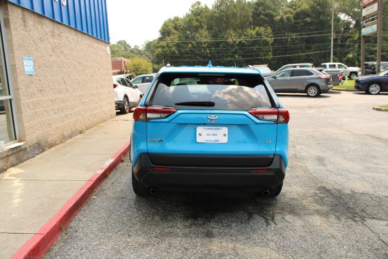 Toyota RAV4 LE FWD (Natl) 2021