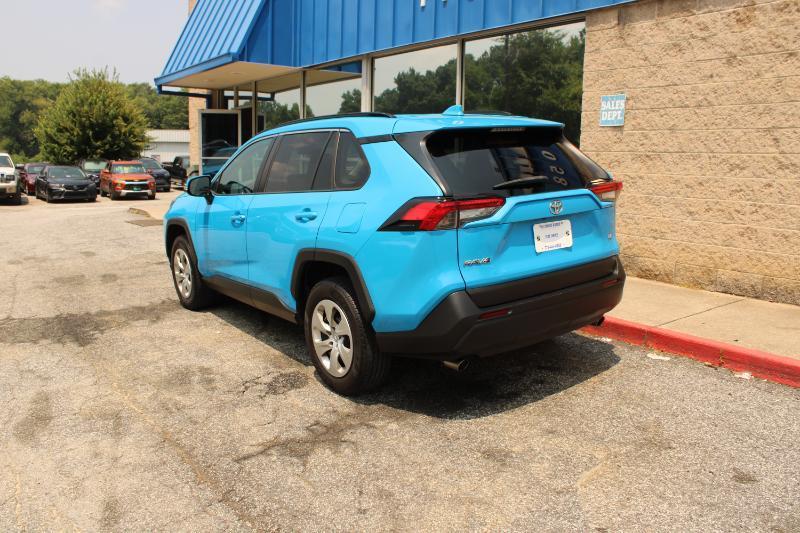 Toyota RAV4 LE FWD (Natl) 2021