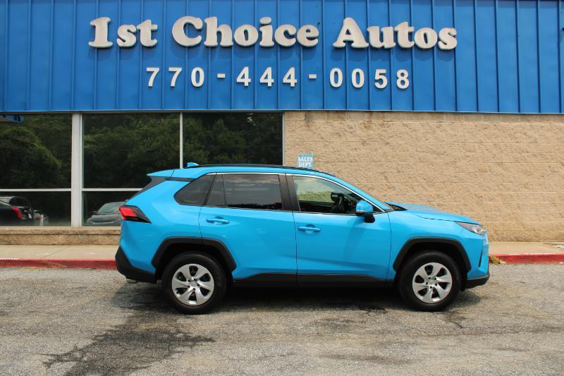 Toyota RAV4 LE FWD (Natl) 2021