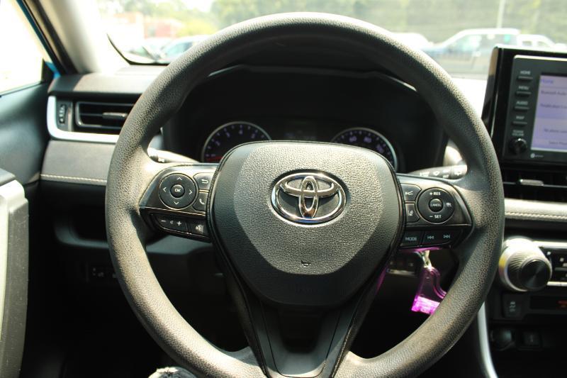Toyota RAV4 LE FWD (Natl) 2021
