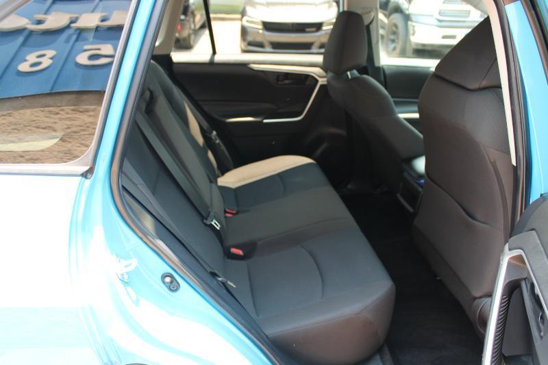 Toyota RAV4 LE FWD (Natl) 2021