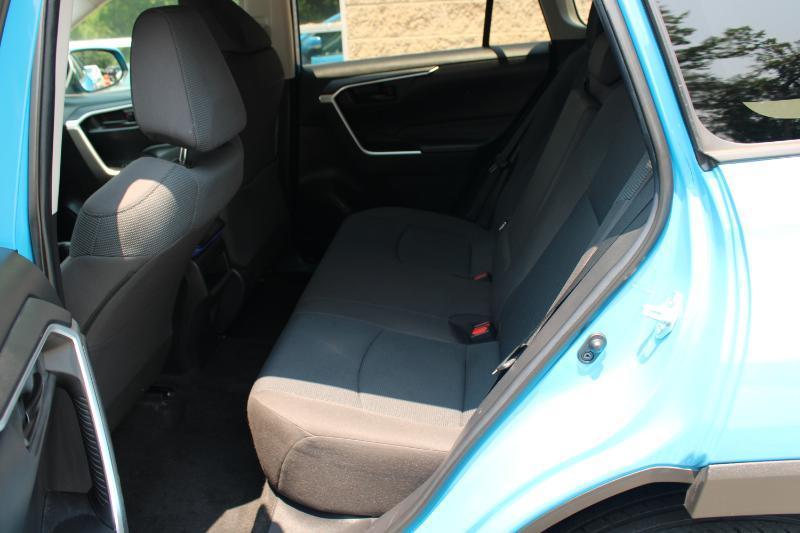 Toyota RAV4 LE FWD (Natl) 2021