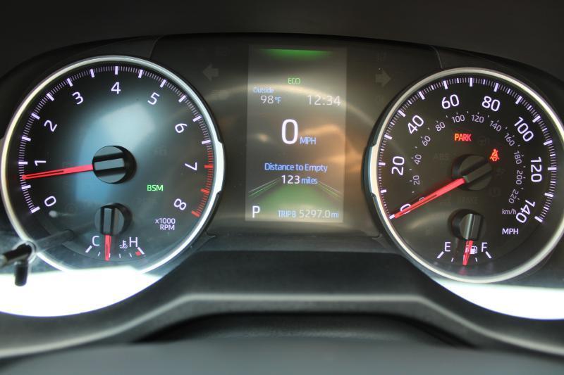Toyota RAV4 LE FWD (Natl) 2021