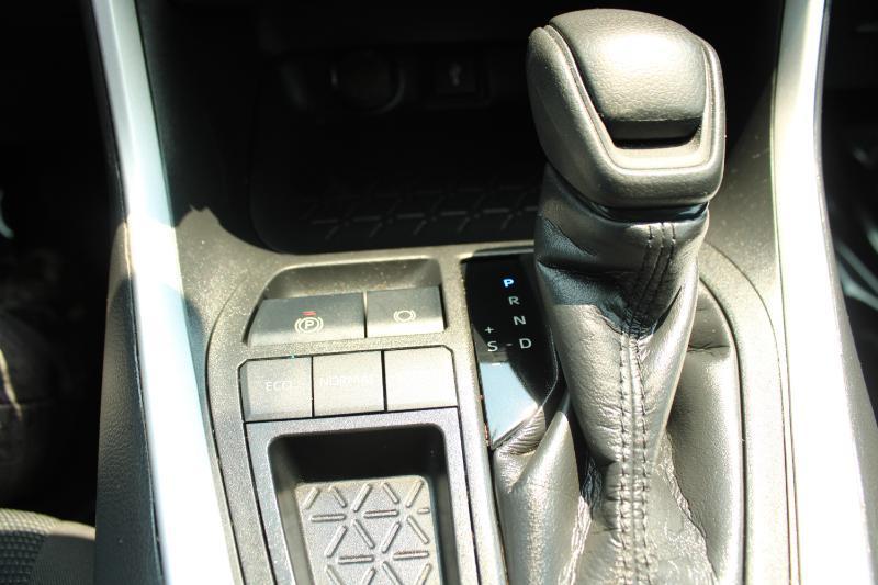 Toyota RAV4 LE FWD (Natl) 2021