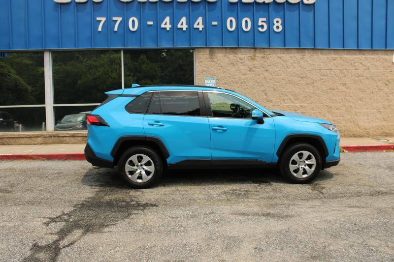 Toyota RAV4 LE FWD (Natl) 2021