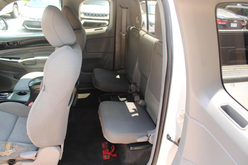 Toyota Tacoma 2WD Access Cab I4 AT PreRunner (Natl) 2015