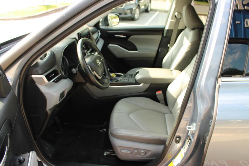 Toyota Highlander XLE AWD (Natl) 2022