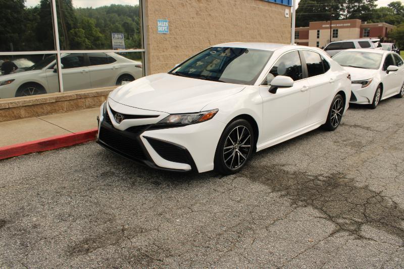 Toyota Camry SE Auto (Natl) 2021