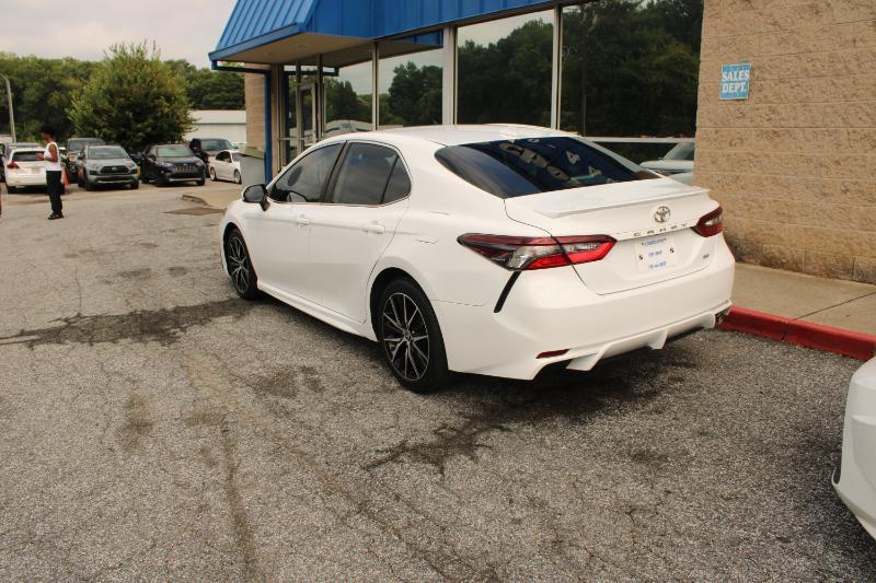 Toyota Camry SE Auto (Natl) 2021